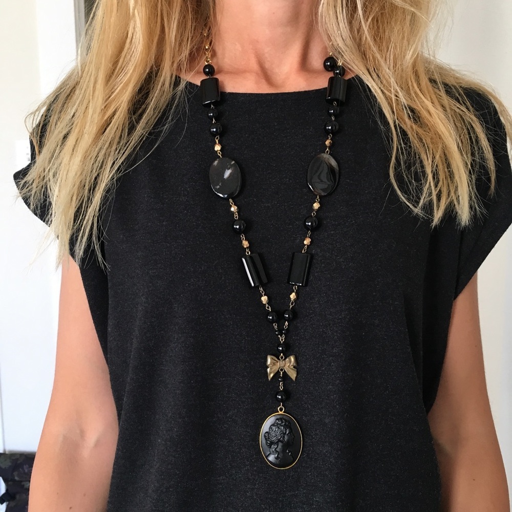 Victorian chunky necklace in black gold